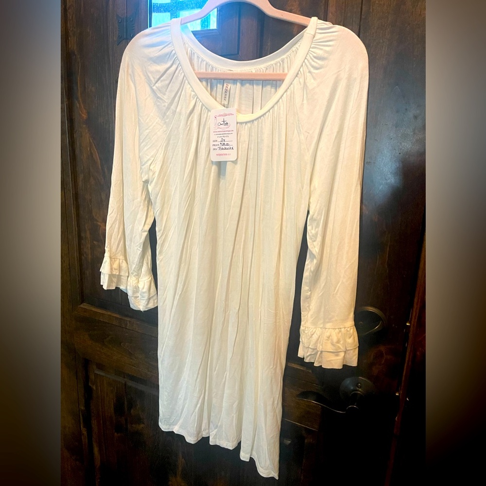 NWT Off white with ruffles